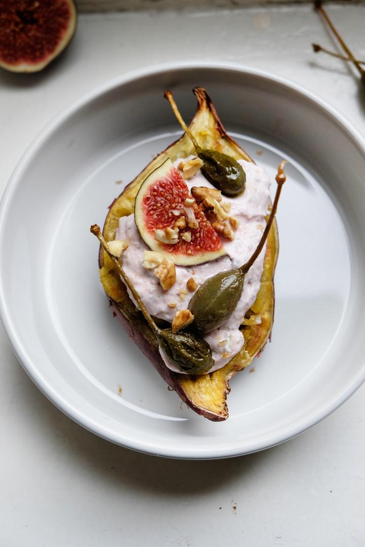 Rezeptbild: Süßkartoffeln mit Feigencreme, frittierten Kapern und Walnüssen