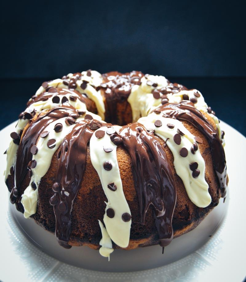 Rezeptbild: Omas saftiger Marmorkuchen mit Schokoglasur