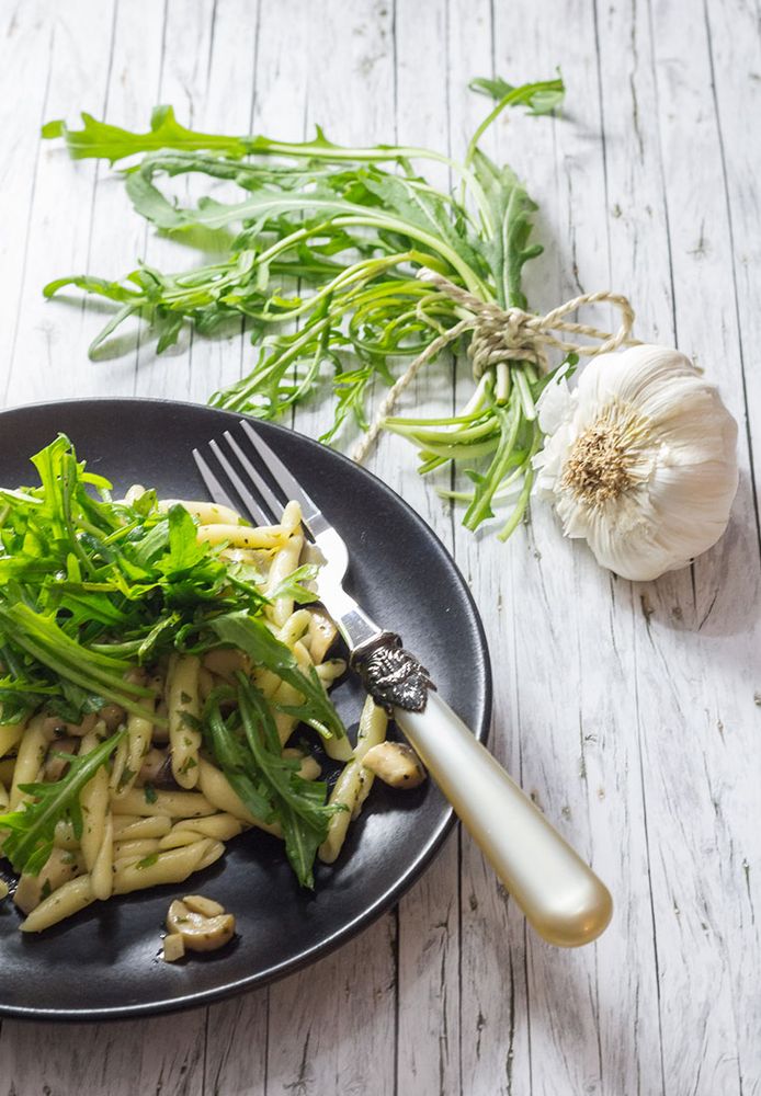 Rezeptbild: Strozzapreti mit Rucola und Kräuterseitlingen