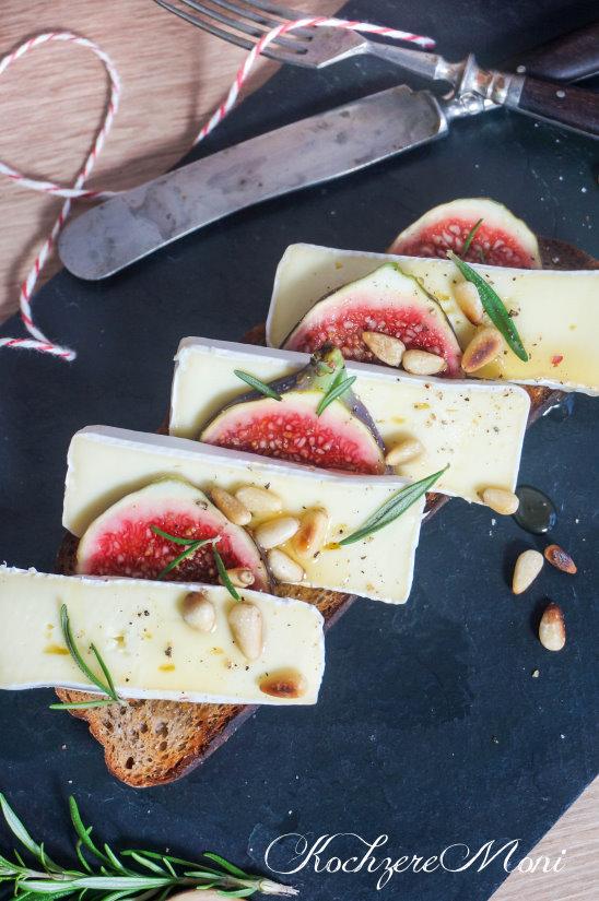 Rezeptbild: Bauernröstbrot mit Camembert und Feigen