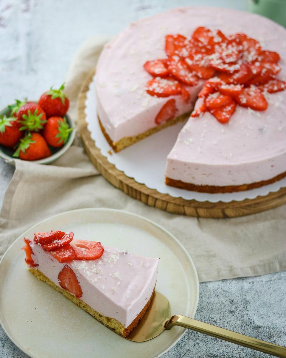 Rezeptbild: Erdbeeren-Buttermilch Torte