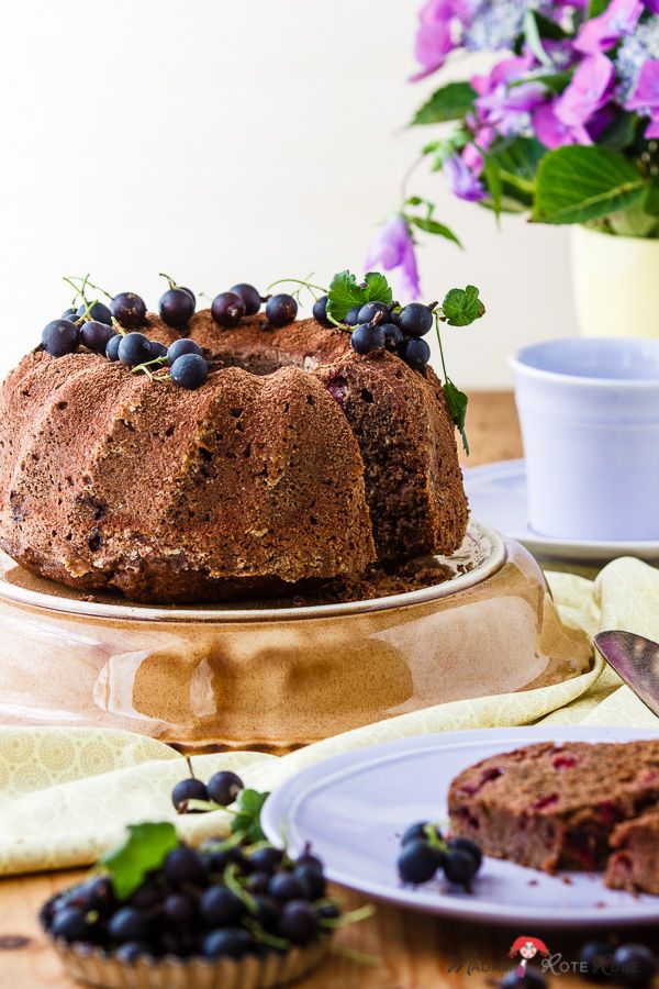 Rezeptbild: Beerenstarker Josta-Schoko-Eierlikör-Guglhupf