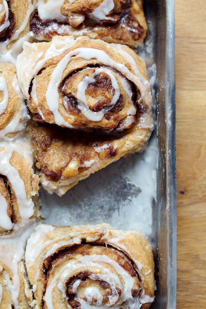 Rezeptbild: Zimtschnecken mit Äpfeln, Kardamom und Sauerteig