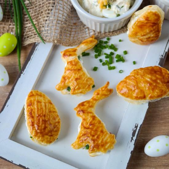 Rezeptbild: Pikante Blätterteig-Hasen und -Eier