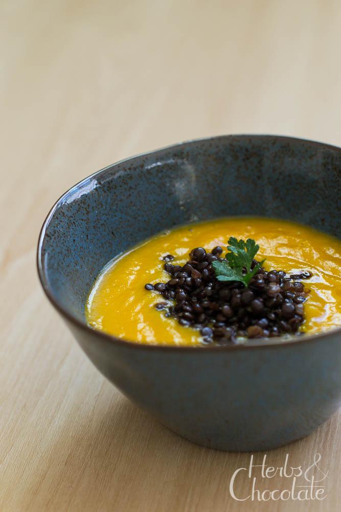 Rezeptbild: Karottensuppe mit Meerrettich und Belugalinsen