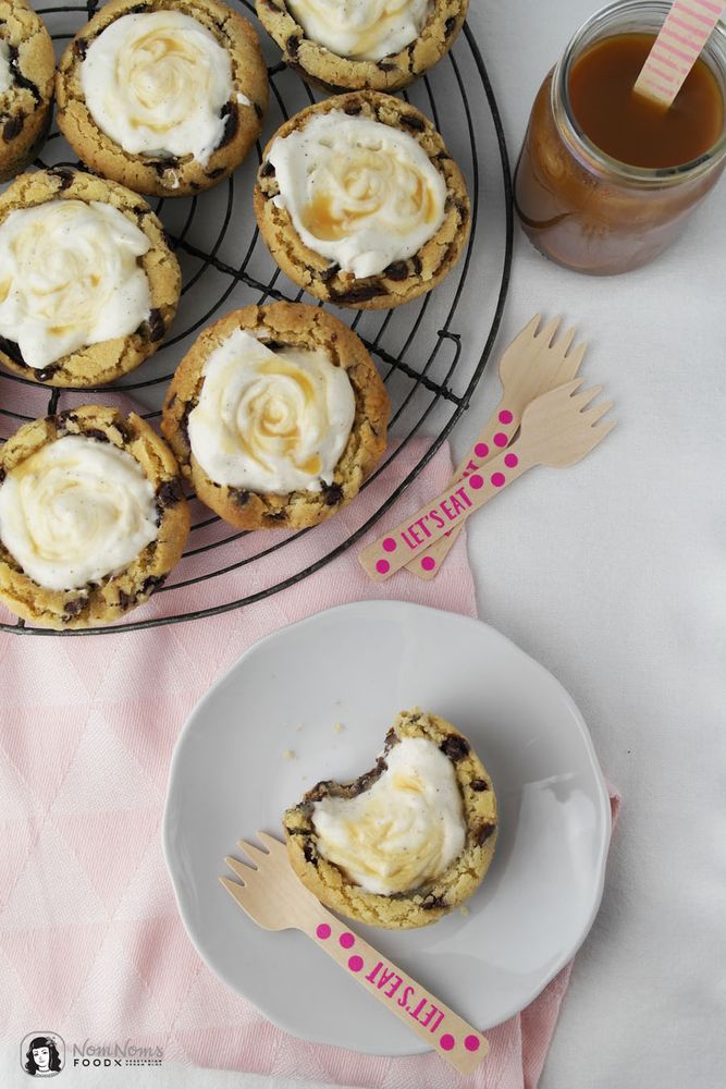 Rezeptbild: Chocolate Chip Cookie Cups mit Vanille-Käsekuchen-Füllung