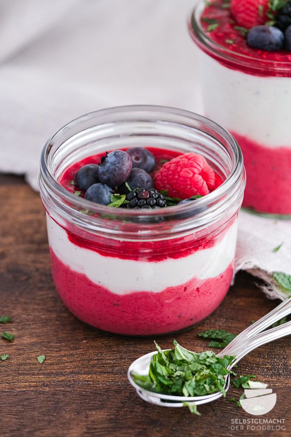 Rezeptbild: Schnelles Joghurt Dessert im Glas mit Himbeeren