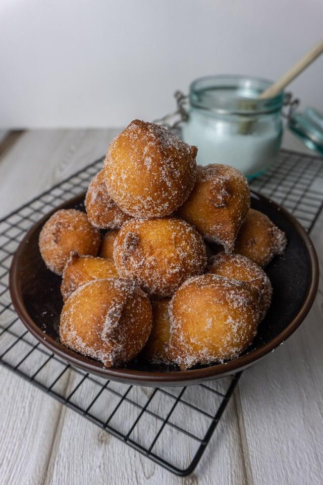 Rezeptbild: Omas Quarkbällchen – locker, luftig und wie vom Bäcker
