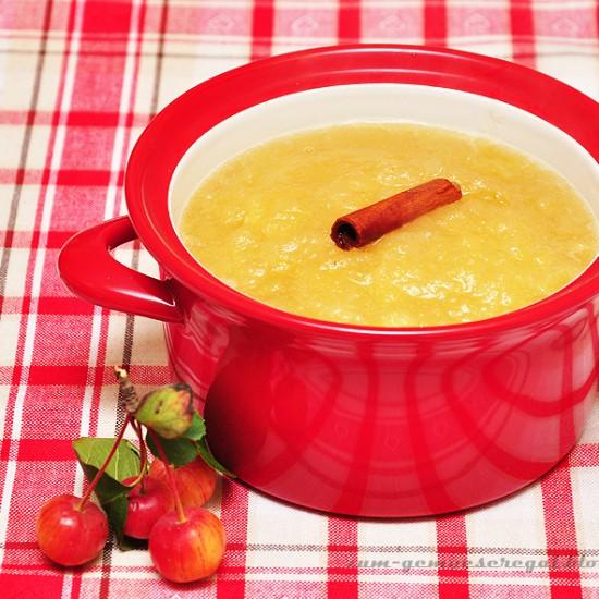 Rezeptbild: Oma's Apfelmus mit frischen Kartoffelpuffern