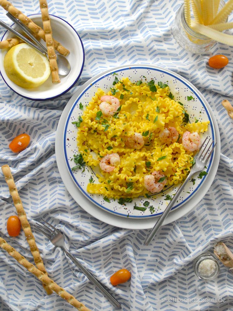 Rezeptbild: Safran-Pasta mit Garnelen