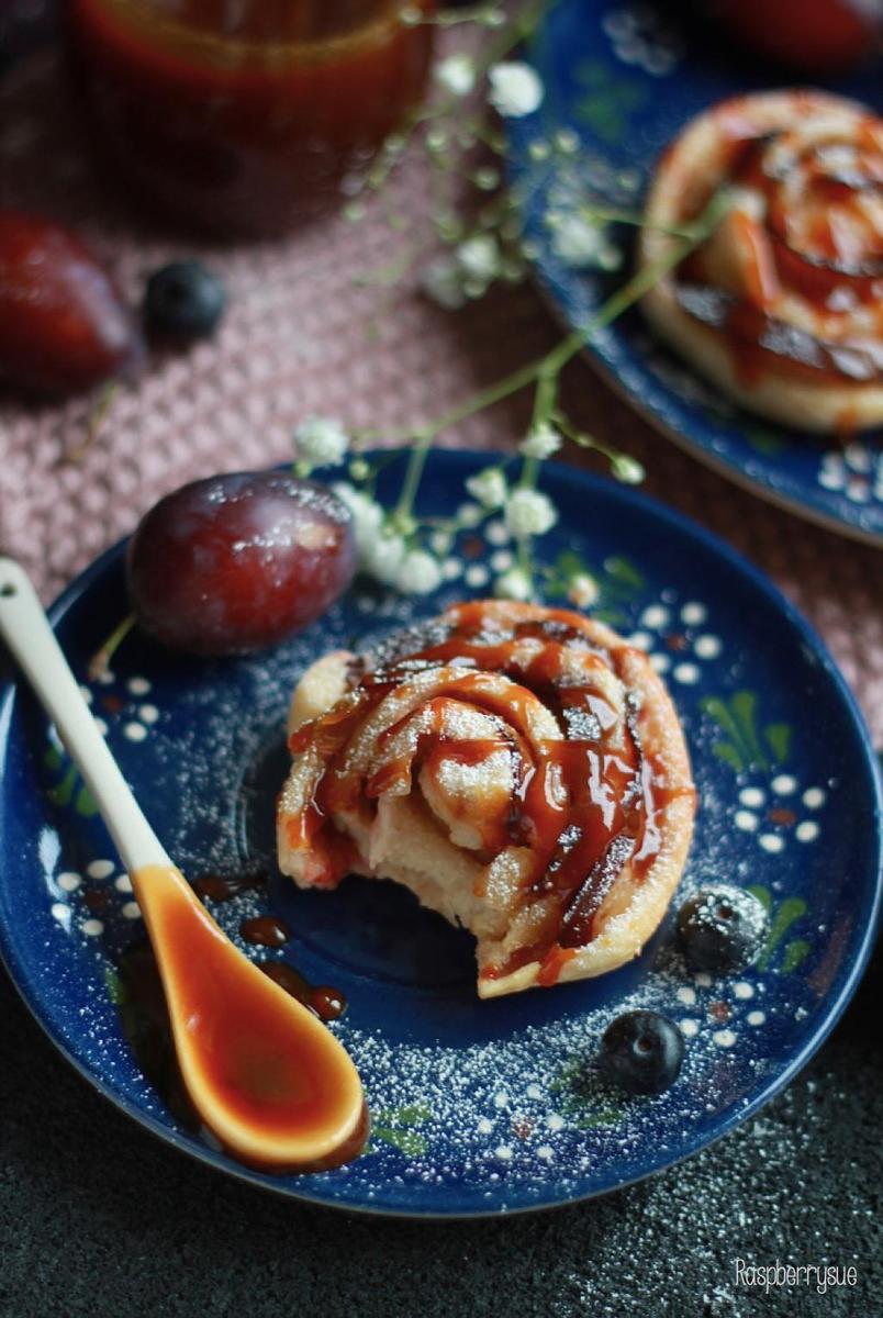 Rezeptbild: Pflaumenrosen mit Karamell