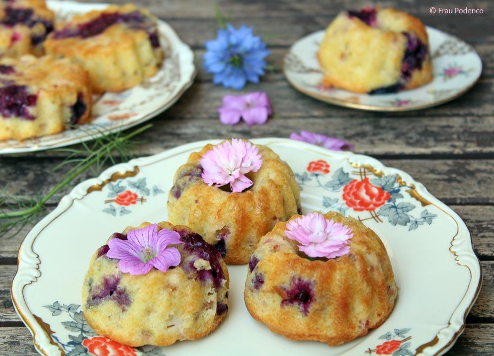 Rezeptbild: Mini-Gugl mit Beeren
