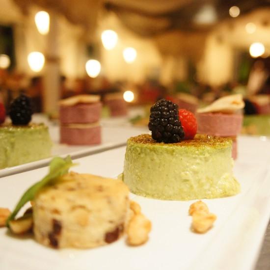 Rezeptbild: Creme Brulee von Sauerampfer, Erdnuss-Kuchen mit Karamellparfait