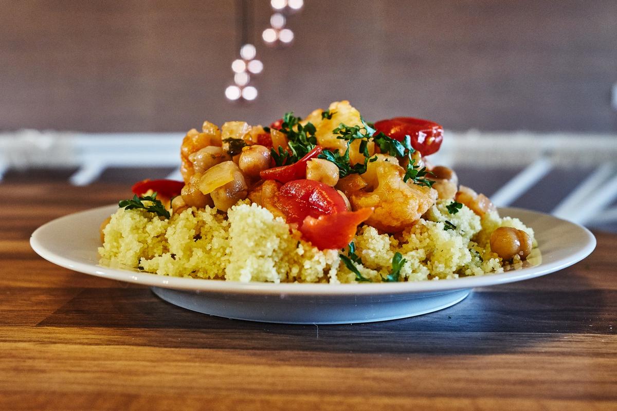 Rezeptbild: Blumenkohl Kichererbsen Eintopf mit Couscous