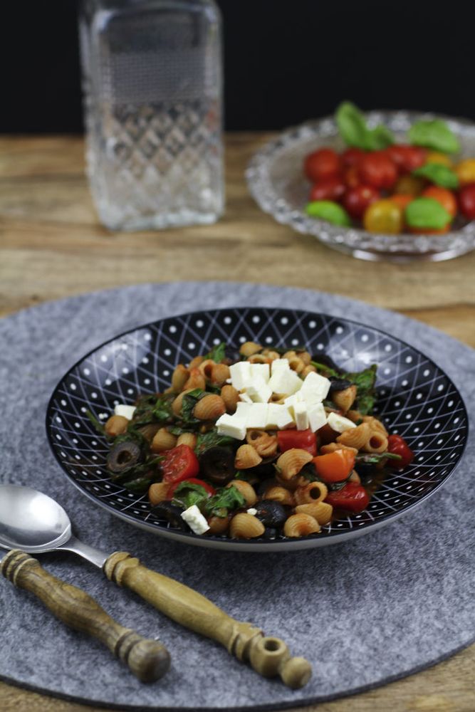 Rezeptbild: Schnelles Pasta Rezept mit Spinat, Feta und Tomaten