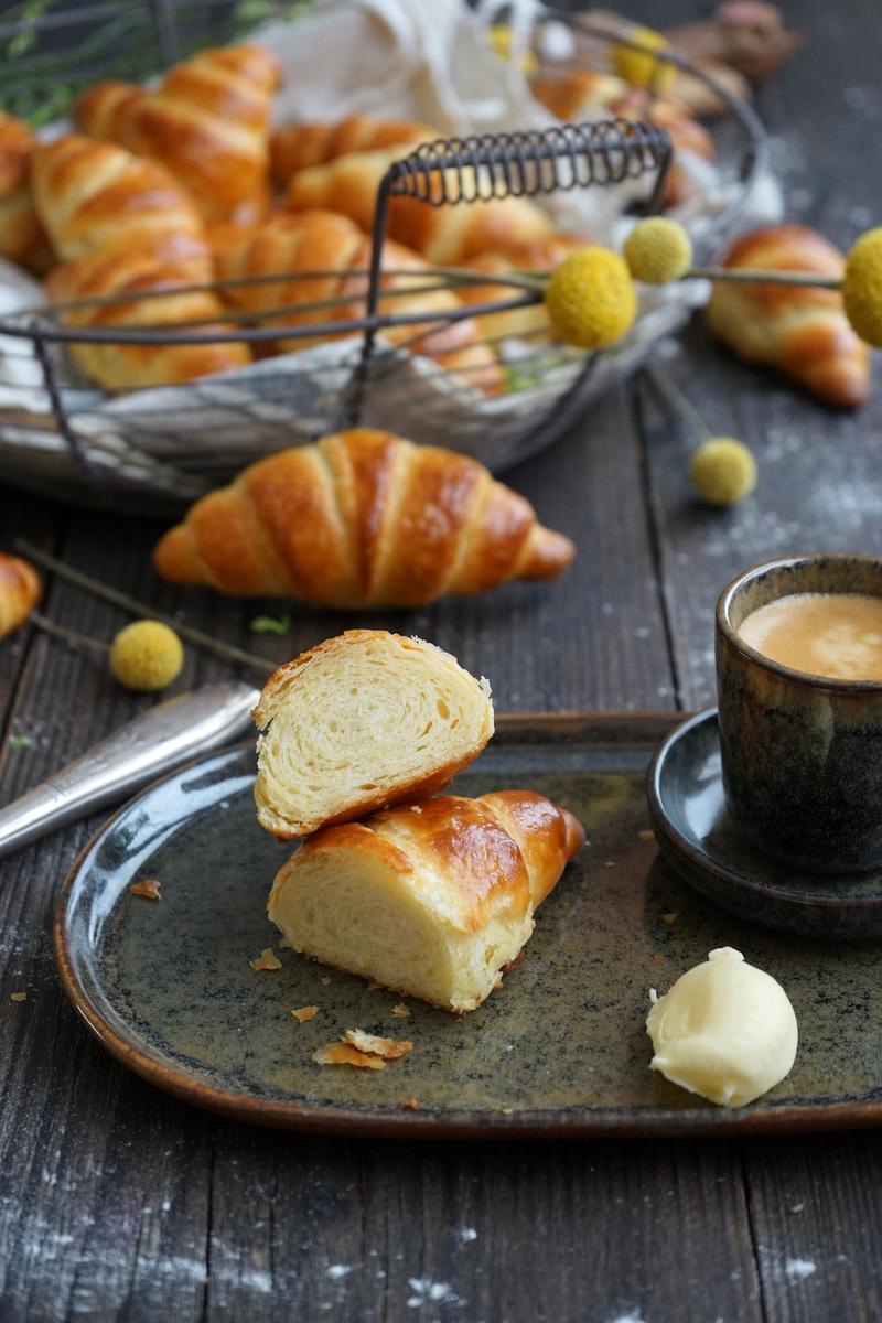 Rezeptbild: Butterzarte Frühstückshörnchen