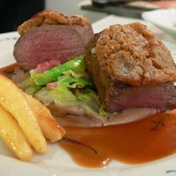 Rezeptbild: Rehrücken in Maronenkruste