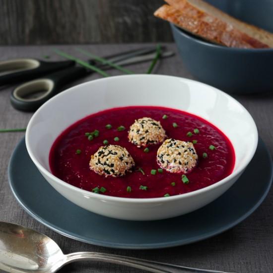 Rezeptbild: Rote-Bete-Suppe mit Ziegenkäse