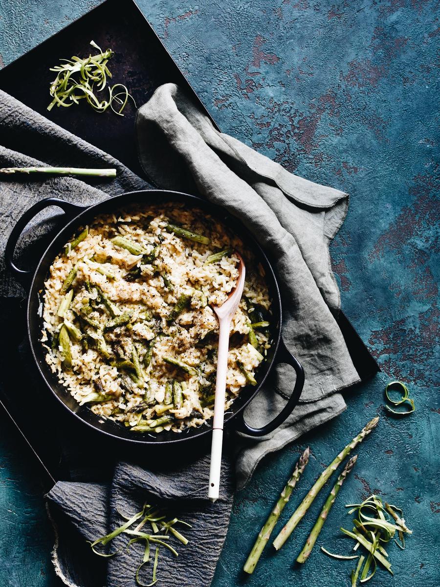 Rezeptbild: OFENRISOTTO MIT GRÜNEM SPARGEL