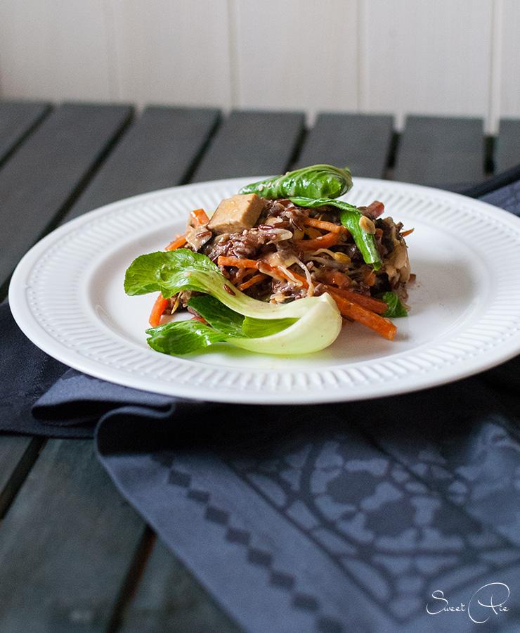 Rezeptbild: Naturreis mit Kokosmilch, Räuchertofu & Pak Choi