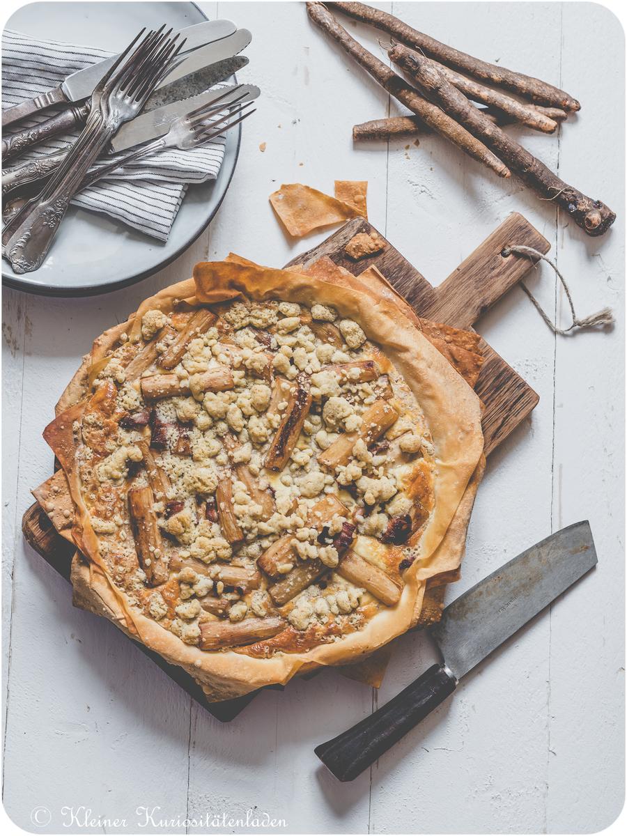 Rezeptbild: Schwarzwurzeltarte mit Speck und Walnussstreuseln