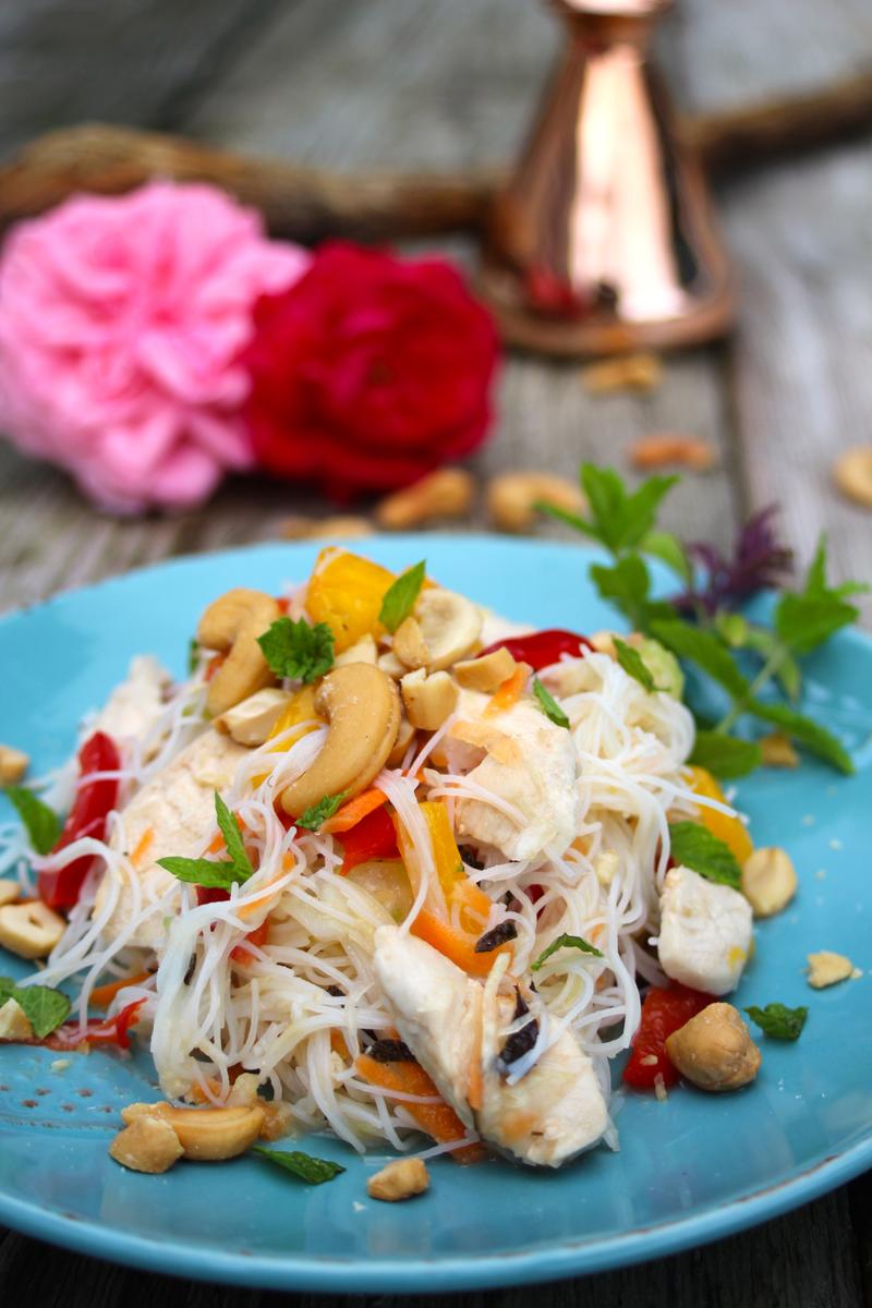 Rezeptbild: Vietnamesischer Glasnudelsalat mit Hähnchenbrust und Mango