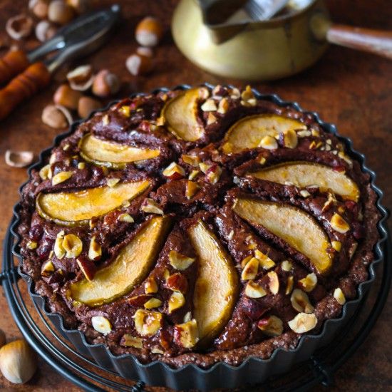 Rezeptbild: Schokoladen-Haselnuss-Tarte mit Birnen