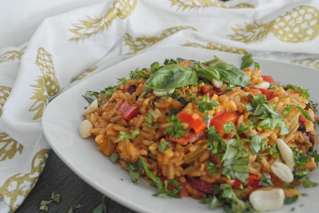 Rezeptbild: One-Pot Jambalaya mit Hühnchen und frischen Kräutern