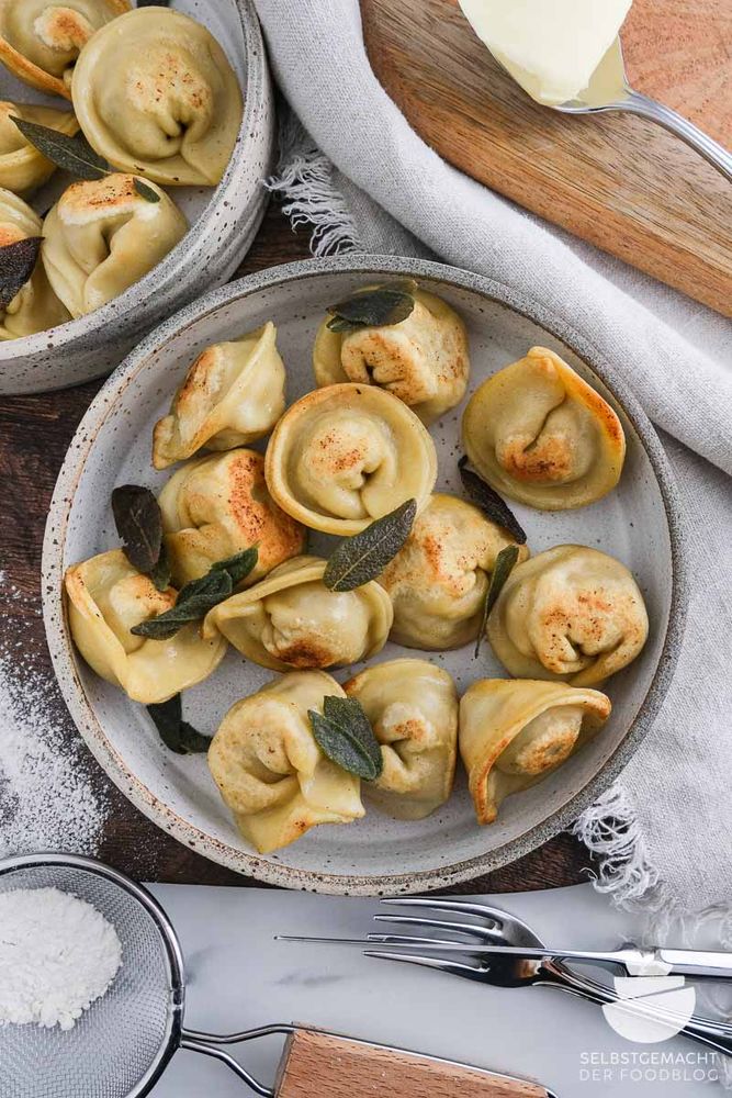 Rezeptbild: Selbstgemachte Tortellini mit Fleischfüllung