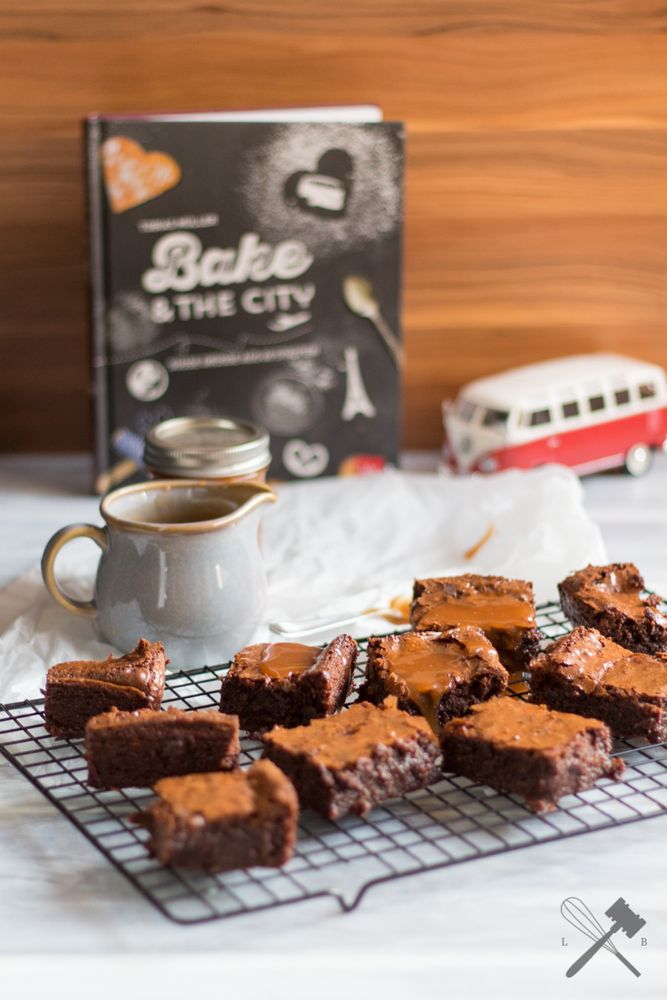 Rezeptbild: Guinness Brownies mit Karamellsoße
