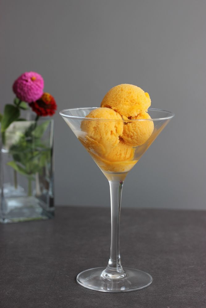 Rezeptbild: Aprikosensorbet mit Vanillesauce