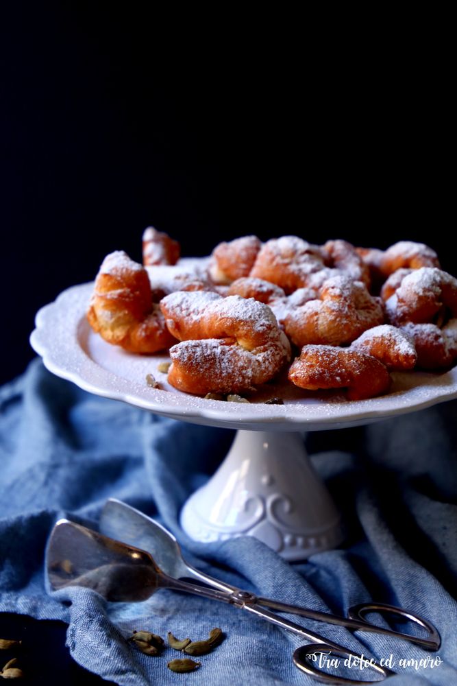 Rezeptbild: Frittelle annodate al cardamomo