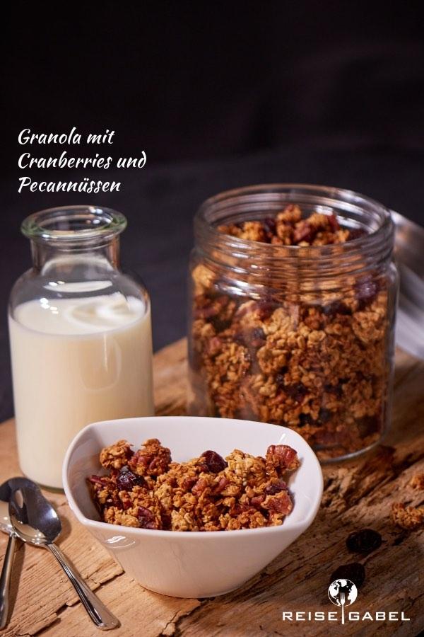 Rezeptbild: Selbstgemachtes Granola mit Cranberries und Pecannüssen
