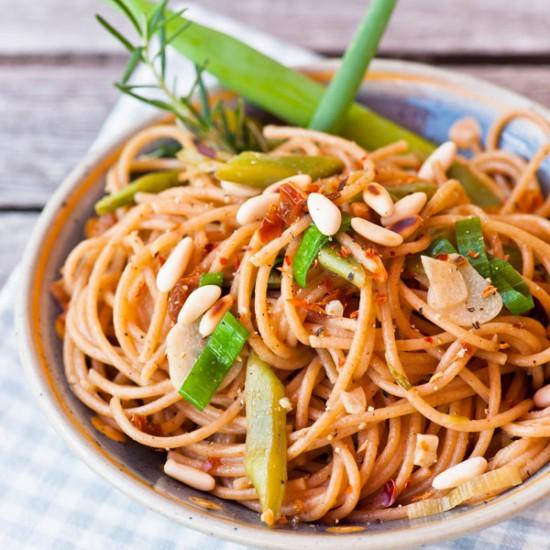 Rezeptbild: Scharfe Bohnenpasta mit Pinienkernen