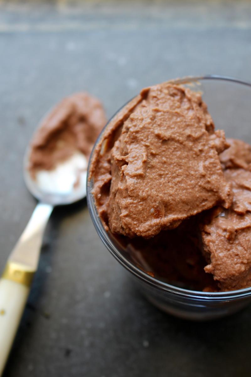 Rezeptbild: Schokoladeneis ohne Eismaschine. Vegan. Laktosefrei.