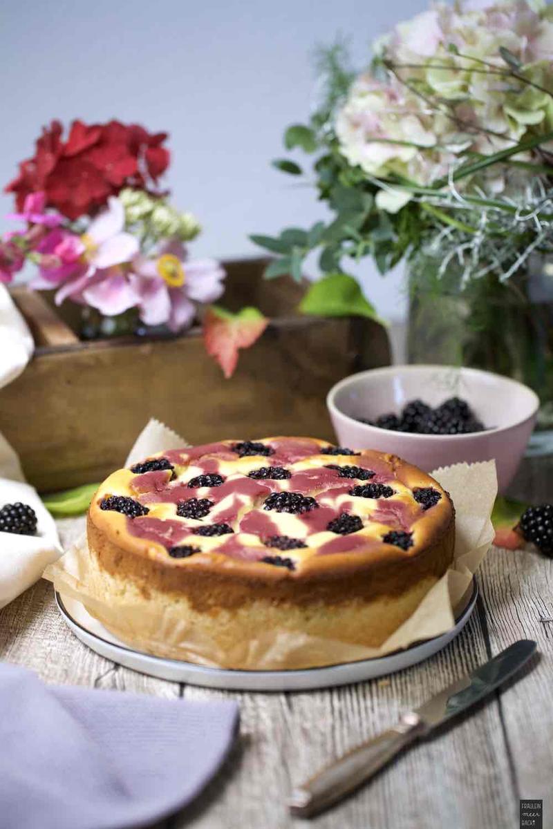 Rezeptbild: Käsekuchen mit Brombeeren