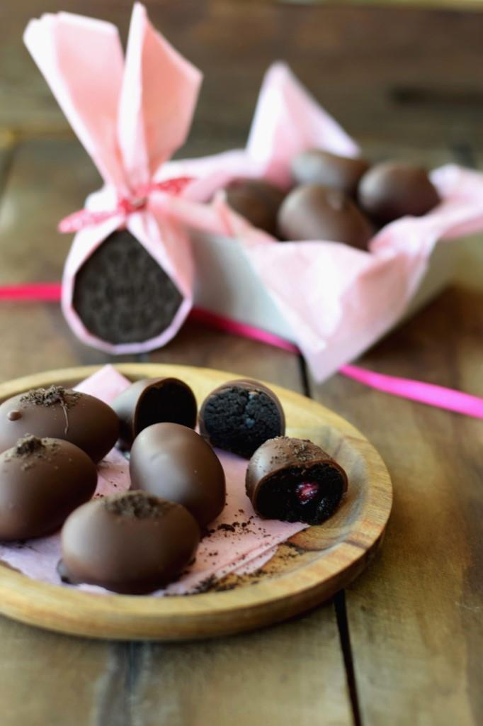 Rezeptbild: Die legendären OREO-Pralinen aus 3 Zutaten zu Ostern in Ei-Form
