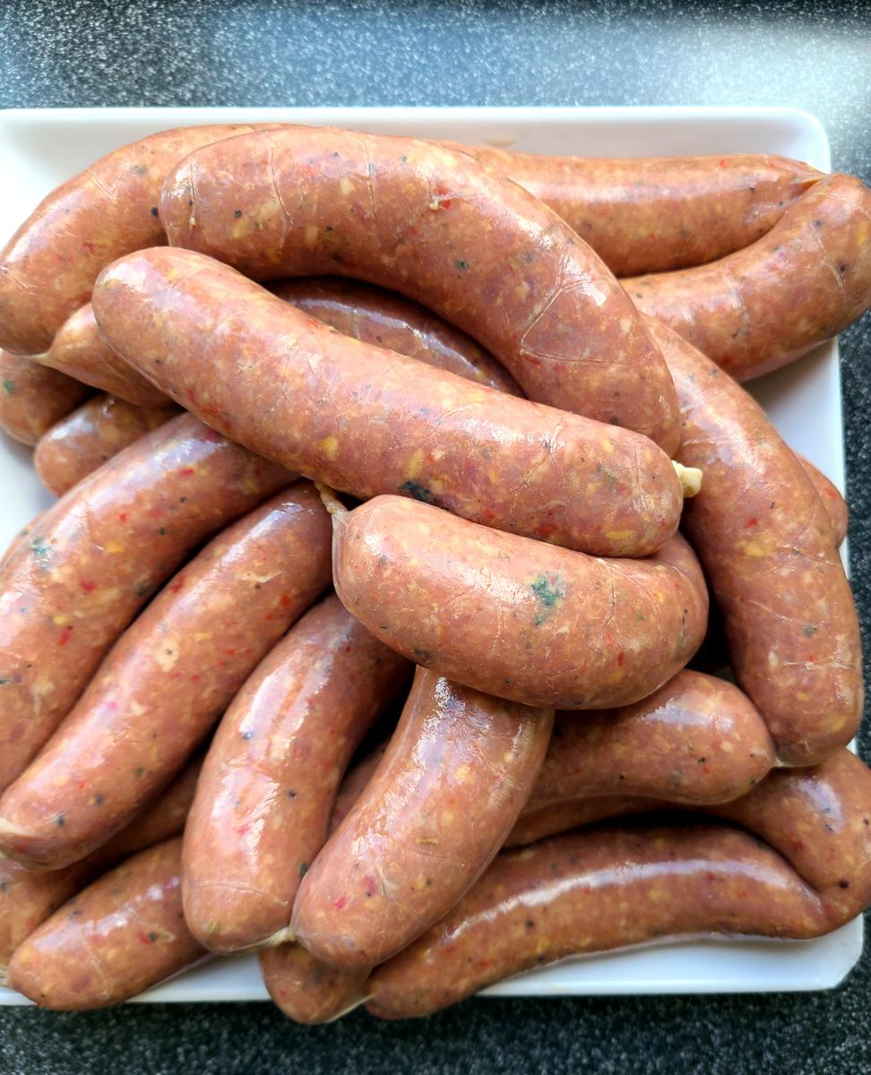 Rezeptbild: Pfeffrig scharfe Bratwürste mit Käse