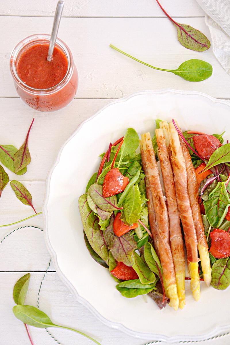 Rezeptbild: Gebratener Spargel mit Erdbeersalsa