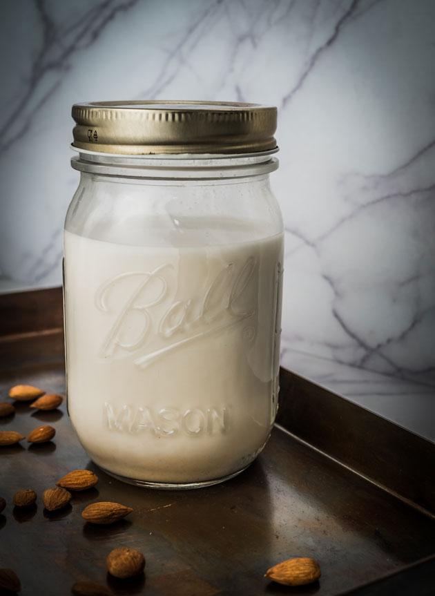 Rezeptbild: Milch aus süßen Aprikosenkernen 