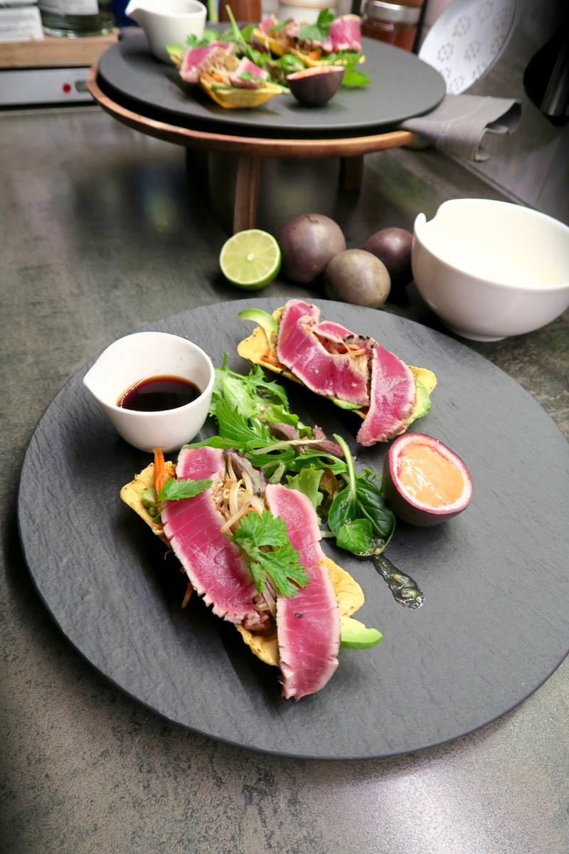 Rezeptbild: Thunfisch | Taco Tubs | Sriracha Mayonnaise | Passionsfrucht-Dressing