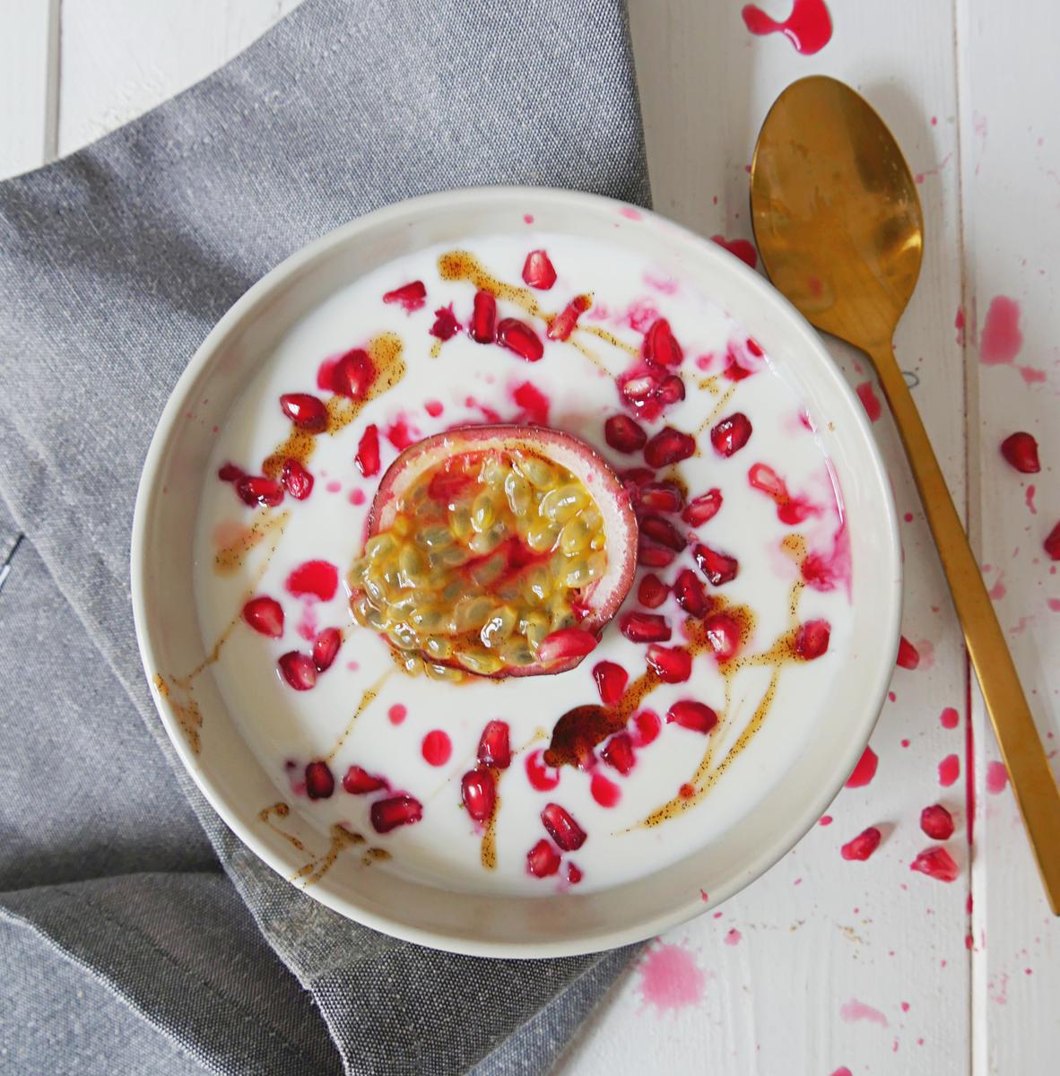 Rezeptbild: Joghurt mir Maracuja, Granatpfel und Vanillepaste