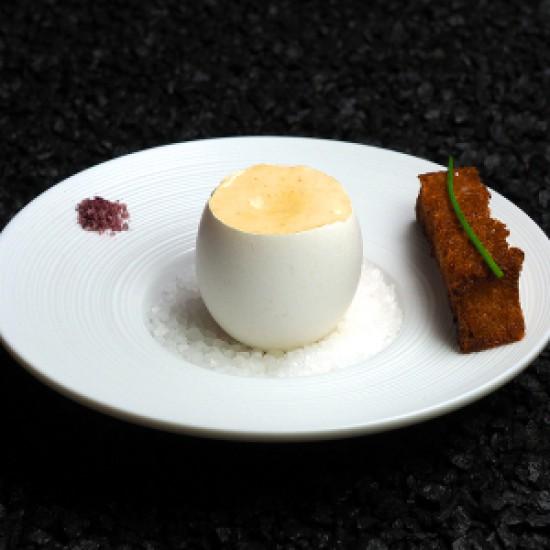 Rezeptbild: Pochiertes Eigelb und Nussbutterschaum