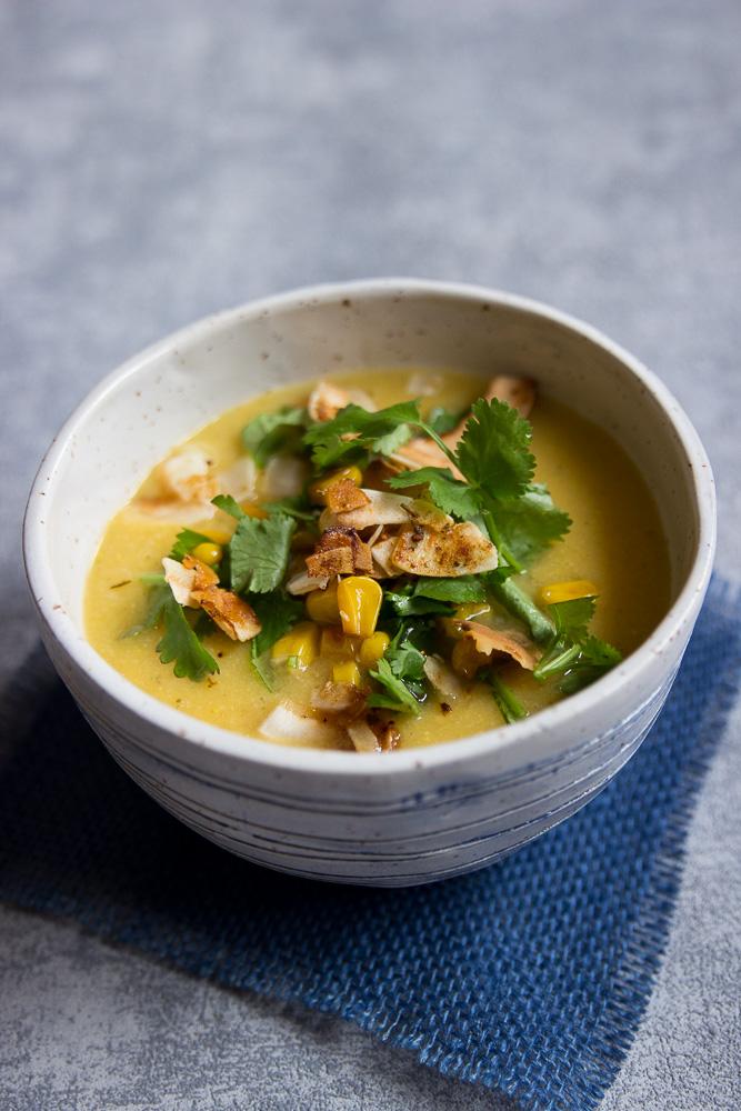 Rezeptbild: Blumenkohl-Chowder mit Mais und Koriander