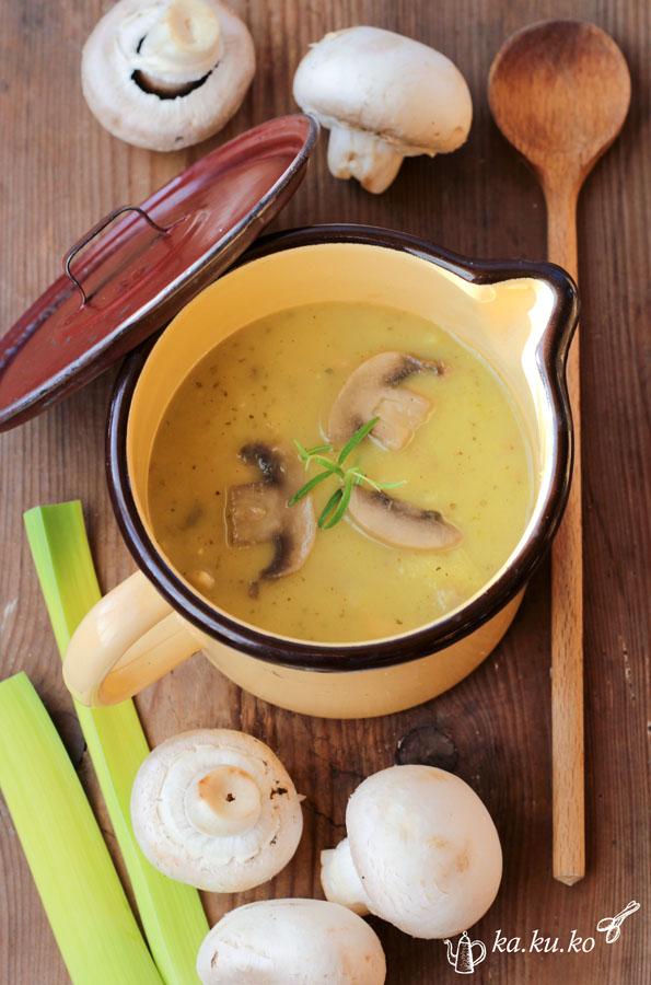 Rezeptbild: Alt-Wiener Kartoffel-Lauchsuppe mit Champignons