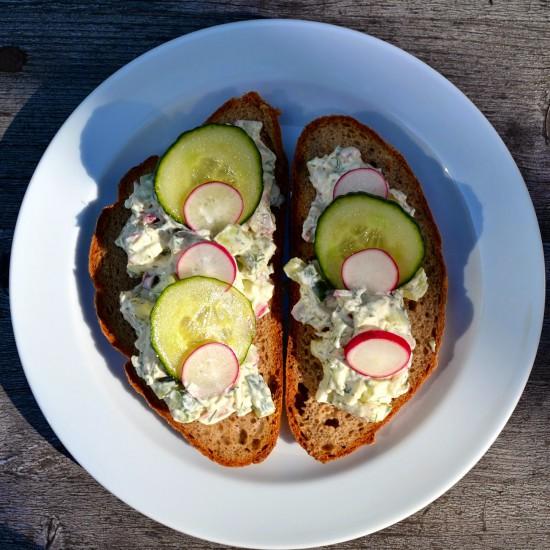 Rezeptbild: Stulle mit Dillschmand & Räucherforelle