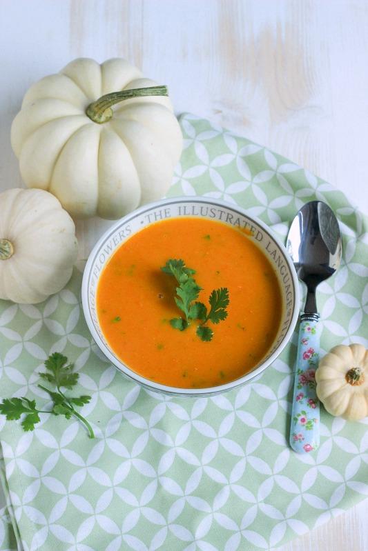 Rezeptbild: Süßkartoffel-Karottensuppe mit Curry und Kokosmilch 