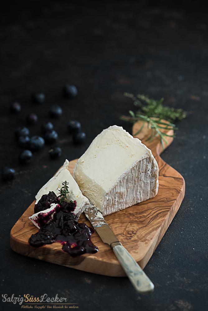 Rezeptbild: Blaubeer-Chutney mit gereiftem Weichkäse
