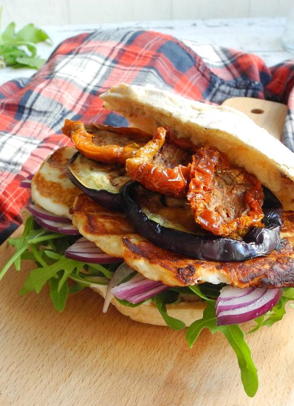 Rezeptbild: Mediterraner Halloumi-Burger