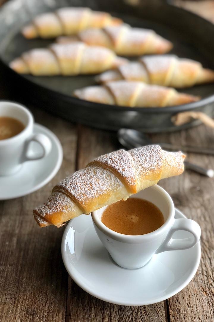 Rezeptbild: Mandel Amaretto Hörnchen